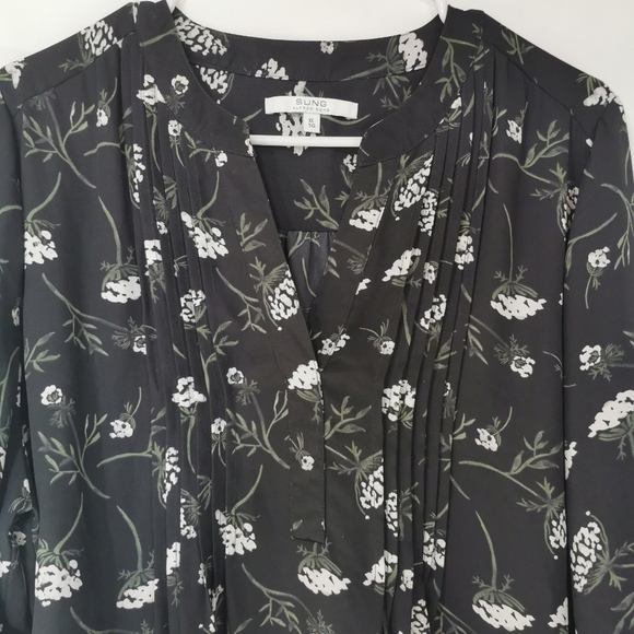 Alfred Sung Split Neck Pleated Blouse Black Floral - Sz XL - Picture 2 of 9